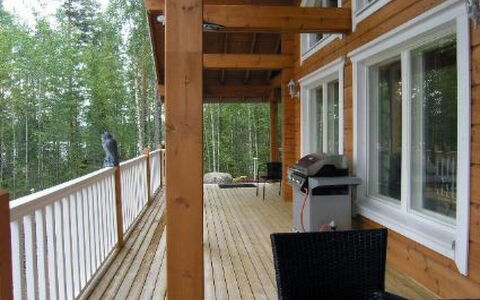 Louhiranta: Albero, Banca, Casa, Villetta, Lago, Stagno, Foresta, Log Cabin