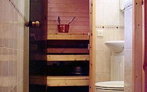 Eteläranta: Pavimentazione, Legna, Pavimento, Idraulico Fixture, Bagno, Interior Design, Gabinetto, Idraulico, Camera, Toilet Seat