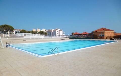 Martinique 2 3: Acqua, Cielo, Costruzione, Piscina, Azzurro, Rettangolo, Mobili Da Esterno, Casa, Materiale Composito, Tempo Libero
