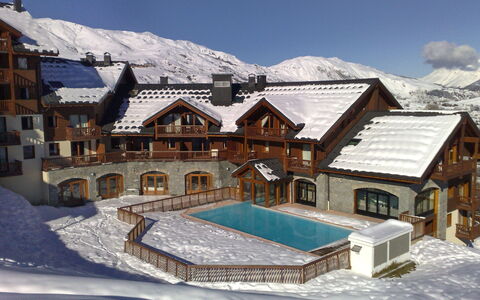Le Corbier 700: Neve, Costruzione, Cielo, Finestra, Mondo, Montagna, Casa, Nube, Pendenza, Legna
