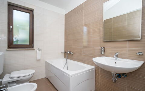 Dorijano: Specchio, Rubinetto, Idraulico Fixture, Lavello, Lavandino Del Bagno, Proprietà, Fotografia, Bianca, Costruzione, Bagno