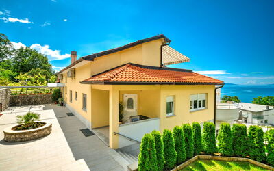 Opatija Matulji 401: Proprietà, Casa, Casa, Costruzione, Immobiliare, Estate, Architettura, Zona Residenziale, Villa, Tetto
