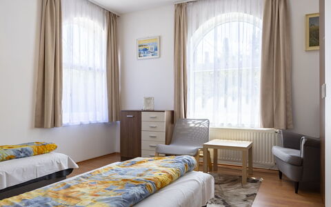 Goliath: Interior Design, Camera Da Letto, Pavimentazione, Letto, Pavimento, Legna, Lenzuolo, Mobilia, Bedding, Appartamento