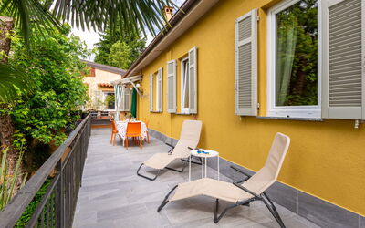 Invorio 100: Costruzione, Pianta, Proprietà, Finestra, Legna, Interior Design, Albero, Giallo, Shade, Casa