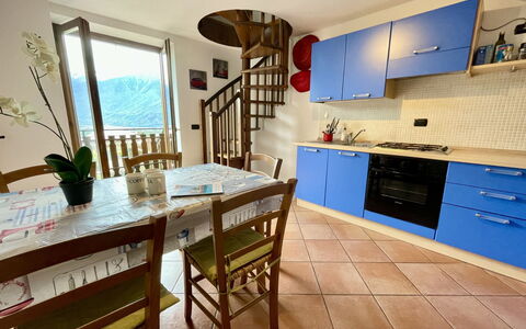 Cà del Fritz: Proprietà, Tavolo, Cabinetry, Legna, Controsoffitto, Interior Design, Sedia, Pianta, Cucina, Pianta Della Casa