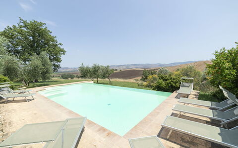 Casa Frati: Cielo, Proprietà, Acqua, Costruzione, Piscina, Shade, Rettangolo, Casa, Materiale Composito, Albero