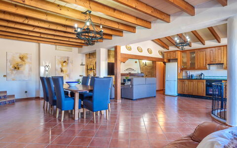 Cas Pec: Proprietà, Legna, Sedia, Interior Design, Architettura, Pavimentazione, Sala, Pavimento, Tempo Libero, Latifoglie