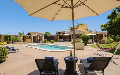 Cas Pec: Mobili Da Esterno, Ombrello, Shade, Ricorrere, Mobilia, Piscina, Sedia, Estate, Landscaping, Hacienda