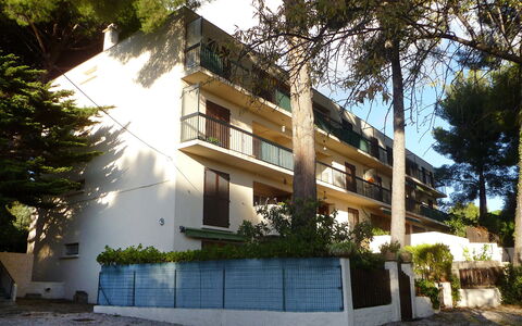 Le Clos Marin: Pianta, Costruzione, Giorno, Proprietà, Cielo, Albero, Architettura, Finestra, Luce Del Sole, Urban Design