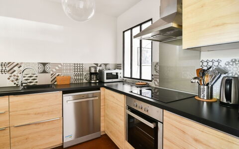 Le Clos Marin: Cabinetry, Controsoffitto, Proprietà, Cucina Stufa, Elettrodomestico Da Cucina, Cucina, Legna, Interior Design, Illuminazione, Elettrodomestico