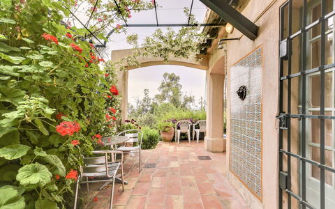 L'Oustalounet: Proprietà, Costruzione, Immobiliare, Architettura, Botanica, Casa, Passerella, Cortile, Giardino, Pianta