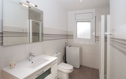 Alberes: Specchio, Lavello, Idraulico Fixture, Proprietà, Rubinetto, Lavandino Del Bagno, Bagno, Viola, Costruzione