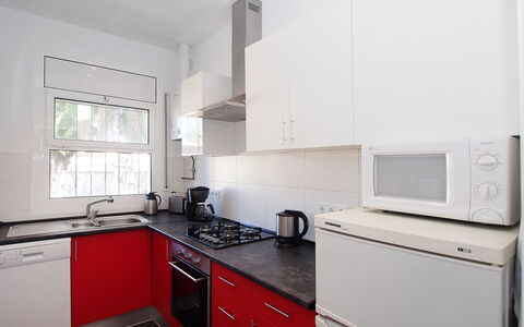 Alberes: Cabinetry, Rubinetto, Lavandino Della Cucina, Lavello, Controsoffitto, Cucina Stufa, Cucina, Costruzione, Elettrodomestico Da Cucina, Interior Design