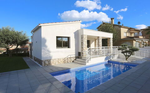 Gunella: Proprietà, Casa, Costruzione, Casa, Architettura, Immobiliare, Zona Residenziale, Villa, Piscina, Facciata