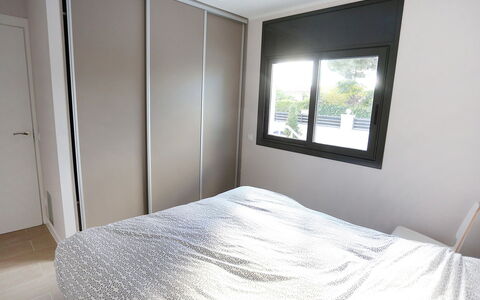 Gunella: Camera Da Letto, Camera, Proprietà, Letto, Mobilia, Pavimento, Materasso, Lenzuolo, Telaio Del Letto, Soffitto