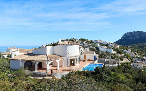 Casa Salvador: Nube, Cielo, Costruzione, Proprietà, Finestra, Blu, Albero, Casa, Montagna, Costiera E Morfologie Oceanic