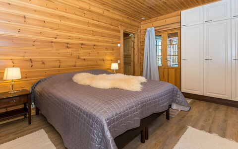 Lokinsiipi: Interior Design, Pavimentazione, Pavimento, Legna, Soffitto, Pavimento In Legno, Mobilia, Letto, Camera Da Letto, Camera