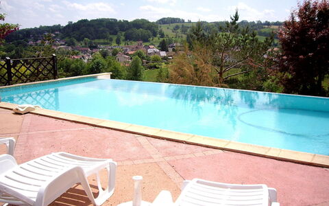 Fromental: Acqua, Pianta, Proprietà, Mobilia, Cielo, Piscina, Nube, Azzurro, Albero, Sedia