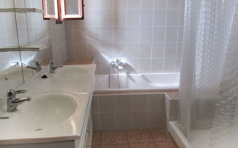 Fromental: Rubinetto, Idraulico Fixture, Proprietà, Lavandino Del Bagno, Lavello, Vasca Da Bagno, Costruzione, Bagno, Legna