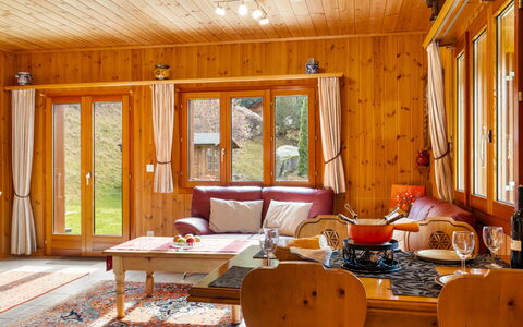 Als Man Zählte 1989: Proprietà, Mobilia, Costruzione, Tavolo, Legna, Finestra, Interior Design, Comfort, Shade, Sedia