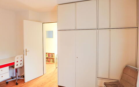 Chesa Vuorcha: Mobilia, Cabinetry, Costruzione, Comfort, Legna, Pavimentazione, Interior Design, Pavimento, Porta