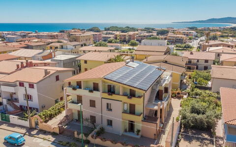 La Caletta 120: Costruzione, Zona Residenziale, Cittadina, Città, Quartiere, Casa, Zona Urbana, Appartamento, Facciata, Architettura