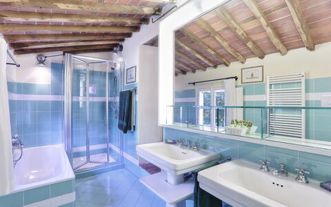 Le Pergole: Bagno, Proprietà, Camera, Costruzione, Interior Design, Architettura, Casa, Immobiliare, Soffitto, Vasca Da Bagno