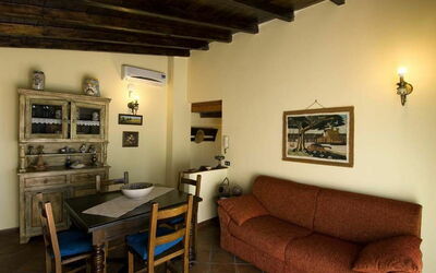 Ivoni 2: Camera, Proprietà, Costruzione, Mobilia, Interior Design, Casa, Soggiorno, Immobiliare, Soffitto, Tavolo