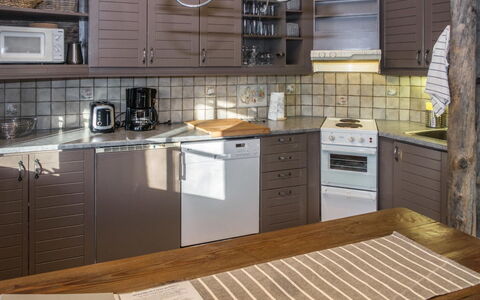 Nousujohde C1: Cucina, Legna, Pavimentazione, Controsoffitto, Elettrodomestico Da Cucina, Interior Design, Cabinetry, Mobilia, Pavimento, Apparecchio Major
