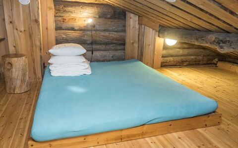 Nousujohde C1: Legna, Pavimento, Pavimentazione, Camera Da Letto, Interior Design, Letto, Latifoglie, Camera, Bedding, Color Legno