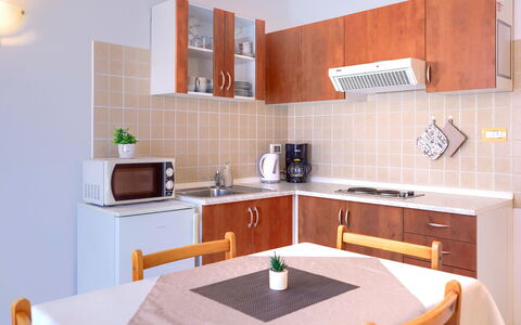 Bruno: Mobilia, Proprietà, Cornice, Azzurro, Legna, Illuminazione, Interior Design, Comfort, Pavimento, Pavimentazione