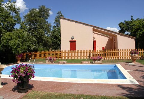 Casa Laura: Proprietà, Casa, Costruzione, Piscina, Immobiliare, Casa, Villa, Architettura, Zona Residenziale, Facciata