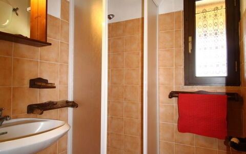 Funghi 1: Camera, Bagno, Proprietà, Costruzione, Idraulico Fixture, Gabinetto, Pavimento, Interior Design, Bidet, Casa