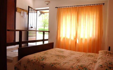 Funghi 2: Camera Da Letto, Camera, Letto, Proprietà, Mobilia, Tenda, Interior Design, Finestra Trattamento, Telaio Del Letto, Lenzuolo