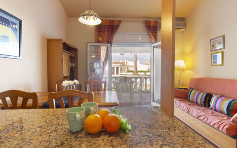 Salvagina 53: Mobilia, Divano, Tavolo, Cornice, Legna, Arancia, Costruzione, Sedia, Interior Design, Comfort
