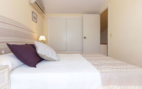 Salvagina 53: Mobilia, Comfort, Costruzione, Shade, Legna, Letto, Cuscino, Pavimentazione, Pavimento