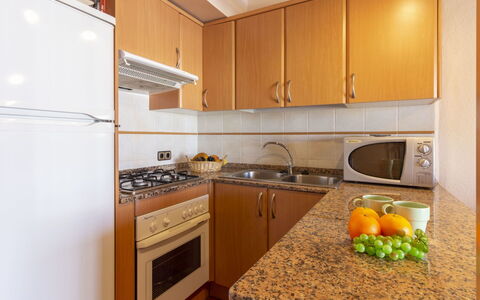 Salvagina 53: Controsoffitto, Cabinetry, Lavandino Della Cucina, Lavello, Proprietà, Mobilia, Cucina Stufa, Elettrodomestico Da Cucina, Cucina, Rubinetto