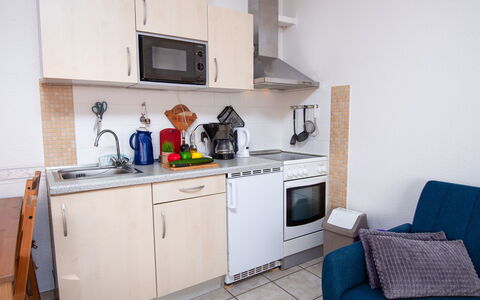 Achtern Diek: Cabinetry, Lavandino Della Cucina, Lavello, Blu, Controsoffitto, Elettrodomestico Da Cucina, Cucina Stufa, Cucina, Interior Design, Rubinetto