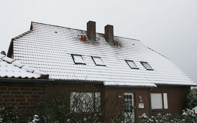 Norddeich 757: Costruzione, Proprietà, Finestra, Cielo, Pianta, Casa, Legna, Camino, Rettangolo, Villetta