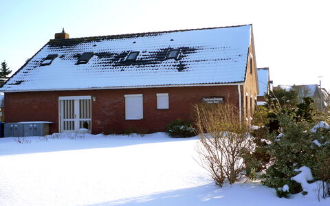 Norddeich 781: Neve, Pianta, Proprietà, Cielo, Finestra, Costruzione, Casa, Pendenza, Albero, Villetta