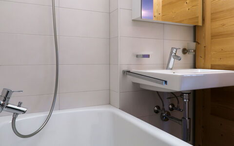 Nendaz 657: Rubinetto, Specchio, Idraulico Fixture, Lavello, Proprietà, Lavandino Del Bagno, Bagno, Viola, Mobiletto Del Bagno