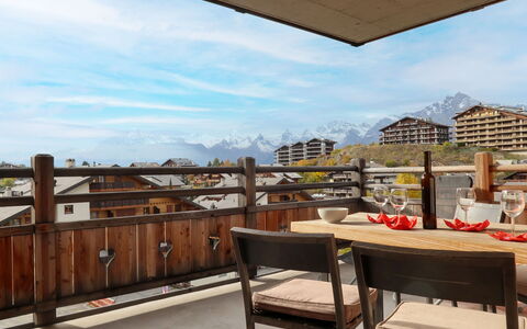 Nendaz 657: Cielo, Nube, Tavolo, Mobilia, Proprietà, Legna, Interior Design, Sedia, Mobili Da Esterno, Tavolo Esterno
