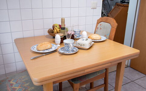 Meerblick: Cibo, Tavolo, Mobilia, Tavola, Dishware, Tazza, Legna, Piatto, Interior Design, Serveware