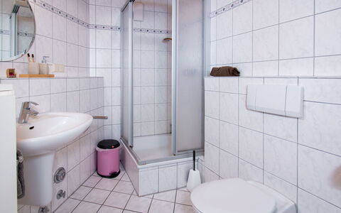 Meerblick: Idraulico Fixture, Lavello, Proprietà, Viola, Lavandino Del Bagno, Bagno, Costruzione, Rubinetto, Interior Design, Architettura