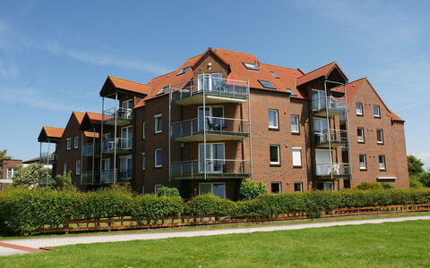 Borkum: Cielo, Pianta, Costruzione, Nube, Finestra, Albero, Lotto, Urban Design, Erba, Condominio