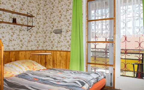 Pino: Mobilia, Proprietà, Costruzione, Finestra, Comfort, Legna, Telaio Del Letto, Tessile, Architettura, Interior Design