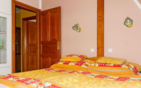 Colore: Mobilia, Comfort, Costruzione, Porta, Telaio Del Letto, Legna, Arancia, Tessile, Interior Design