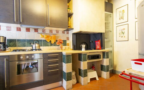 Aurelia: Cabinetry, Mobilia, Controsoffitto, Elettrodomestico Da Cucina, Cucina Stufa, Stufa A Gas, Interior Design, Cucina, Cornice, Legna