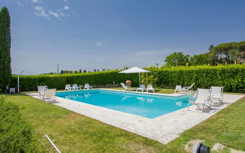 Aurelia: Acqua, Pianta, Cielo, Piscina, Nube, Costruzione, Shade, Mobili Da Esterno, Rettangolo, Albero