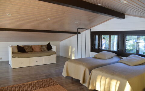 Villa Miestamo: Mobilia, Interior Design, Pavimento, Pavimentazione, Letto, Legna, Soffitto, Camera, Camera Da Letto, Illuminazione
